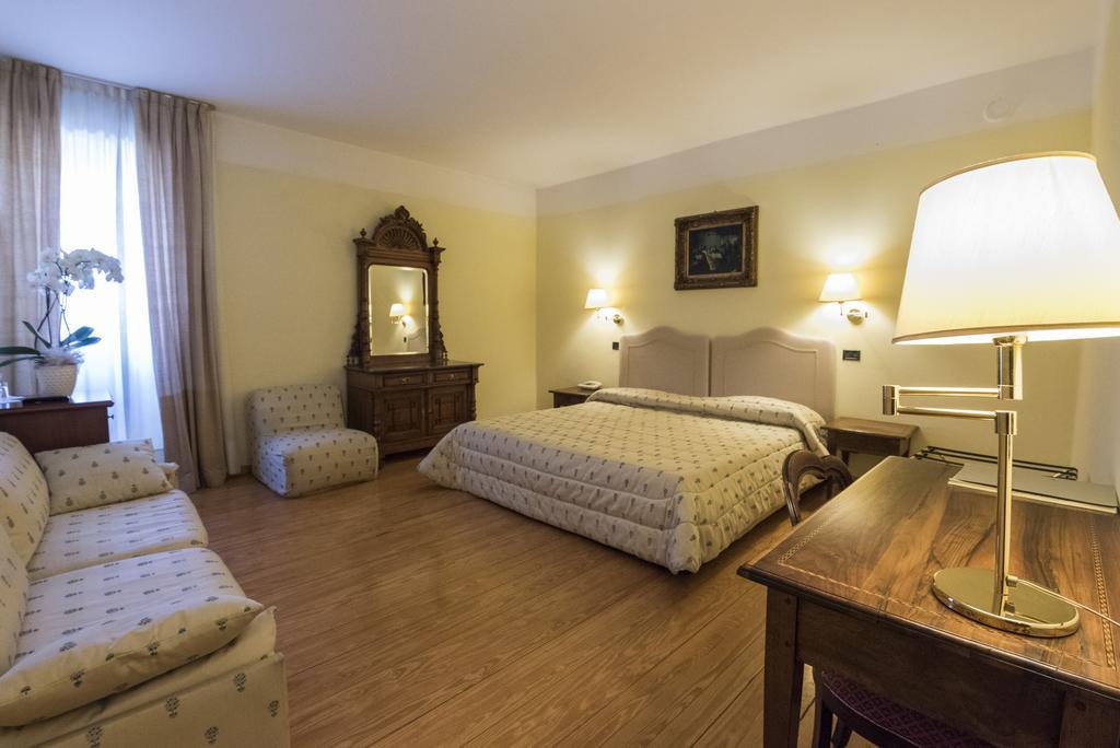 Locanda La Posta Cavour ภายนอก รูปภาพ